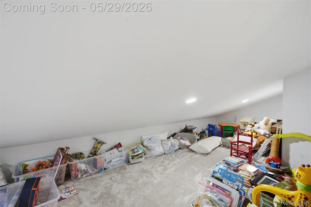 735 Kentbrook Drive Commerce Charter Township MI 48382