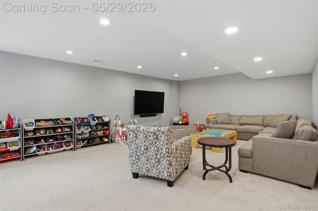 735 Kentbrook Drive Commerce Charter Township MI 48382