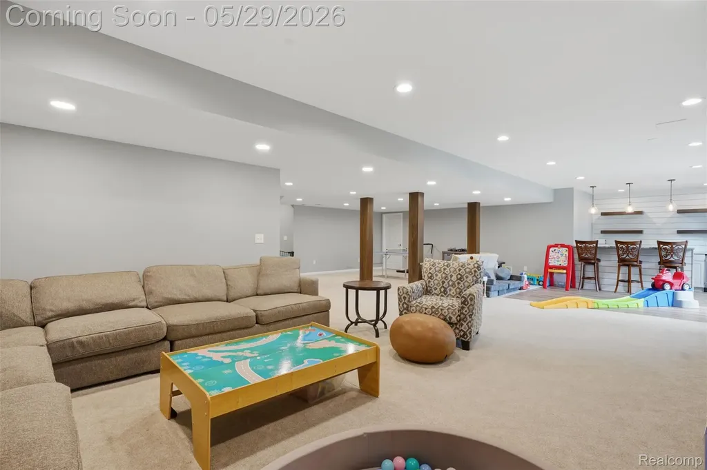735 Kentbrook Drive Commerce Charter Township MI 48382