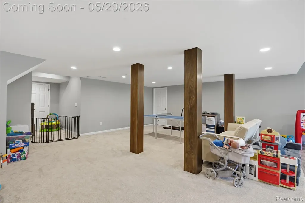 735 Kentbrook Drive Commerce Charter Township MI 48382