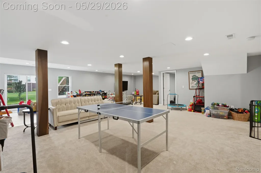 735 Kentbrook Drive Commerce Charter Township MI 48382