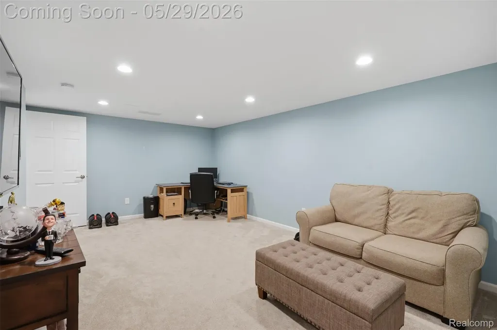 735 Kentbrook Drive Commerce Charter Township MI 48382