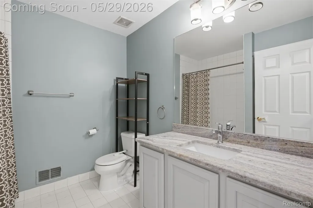 735 Kentbrook Drive Commerce Charter Township MI 48382