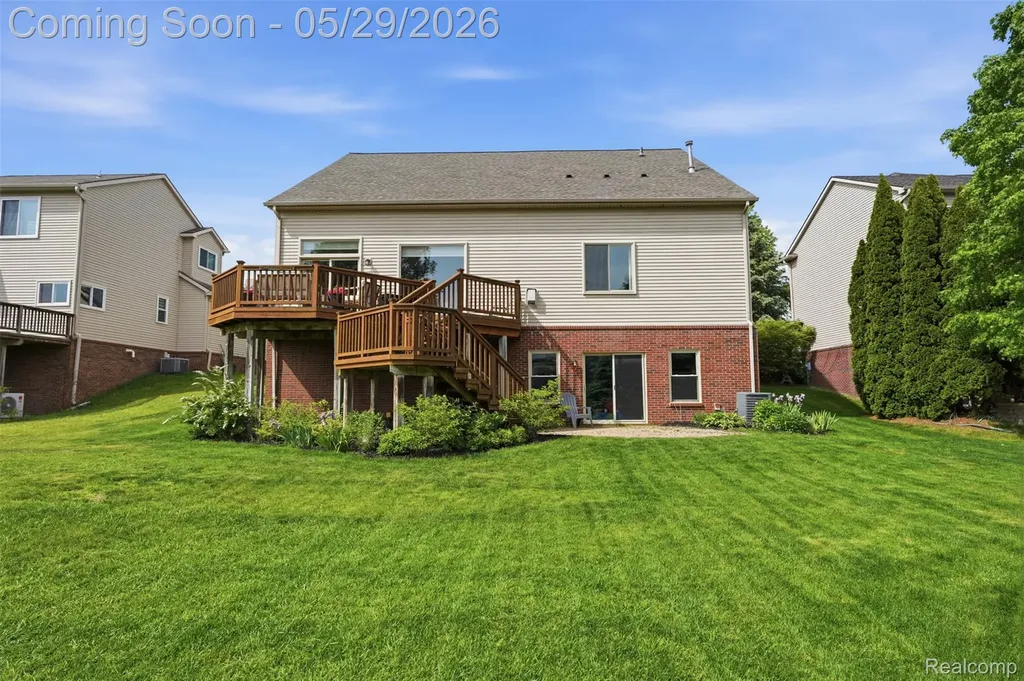 735 Kentbrook Drive Commerce Charter Township MI 48382