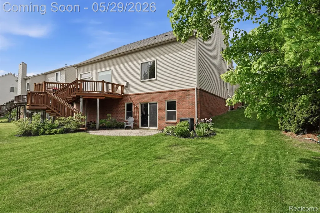 735 Kentbrook Drive Commerce Charter Township MI 48382