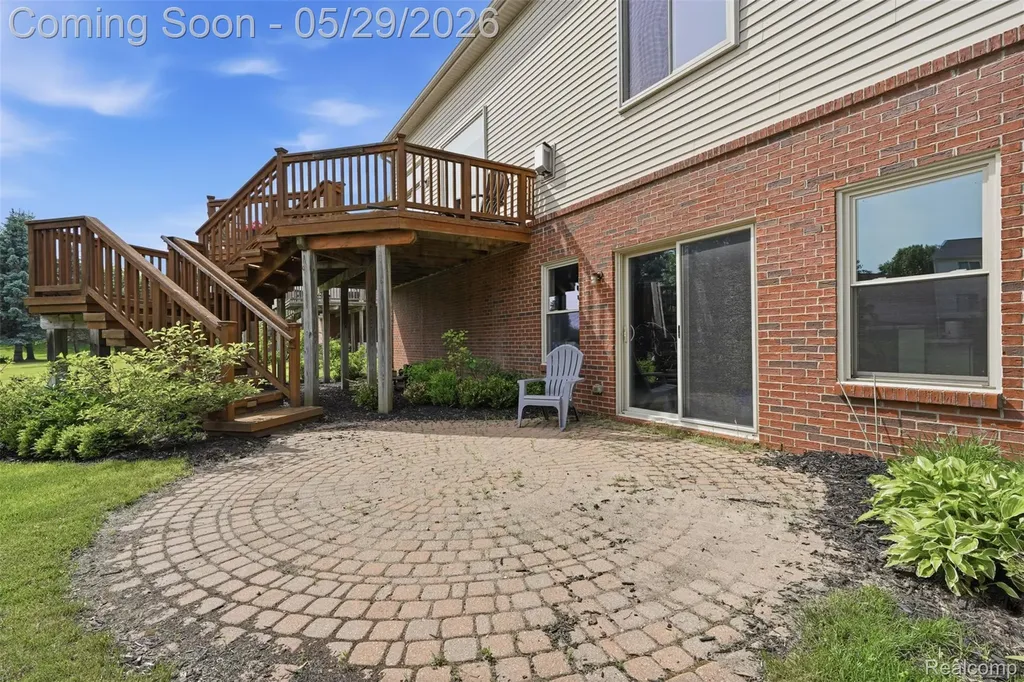 735 Kentbrook Drive Commerce Charter Township MI 48382