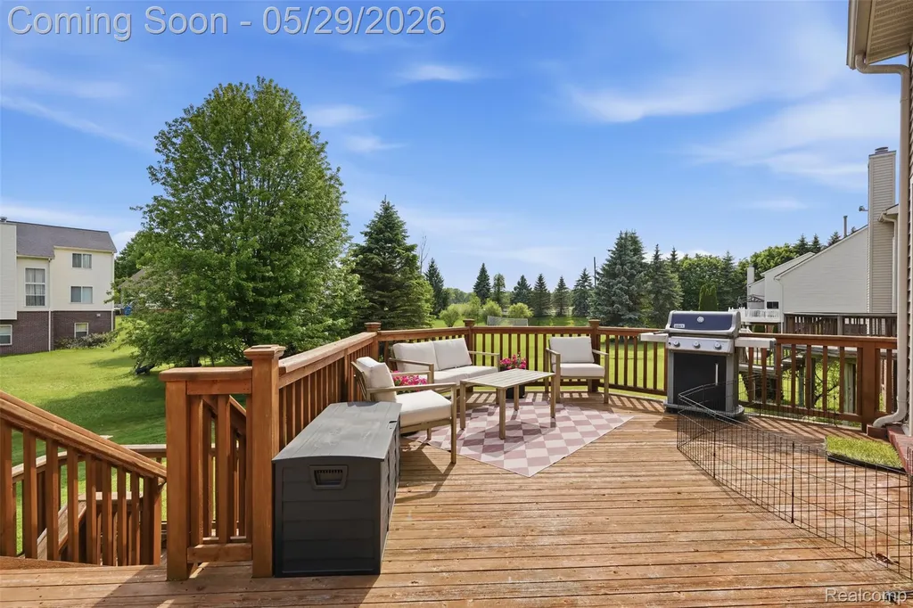 735 Kentbrook Drive Commerce Charter Township MI 48382