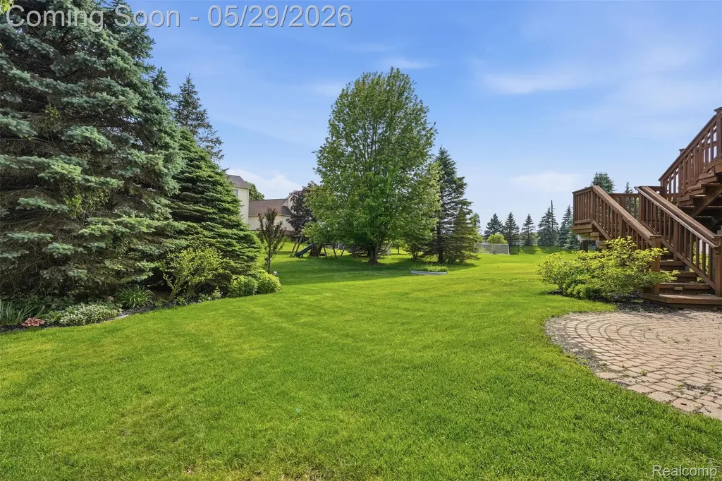 735 Kentbrook Drive Commerce Charter Township MI 48382