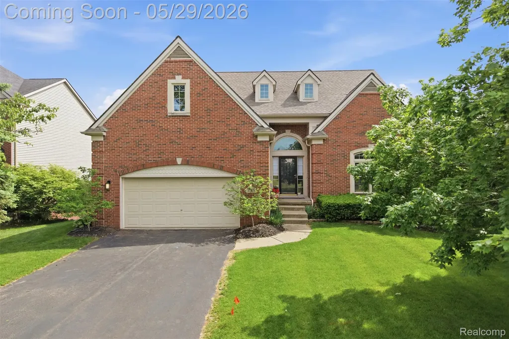 735 Kentbrook Drive Commerce Charter Township MI 48382