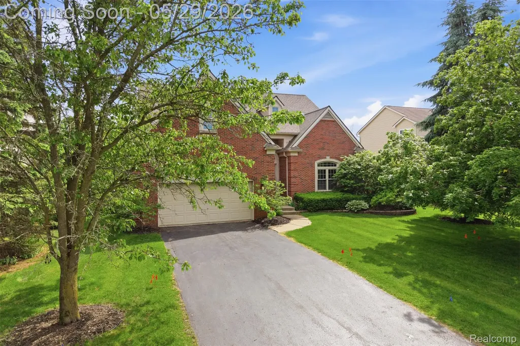 735 Kentbrook Drive Commerce Charter Township MI 48382
