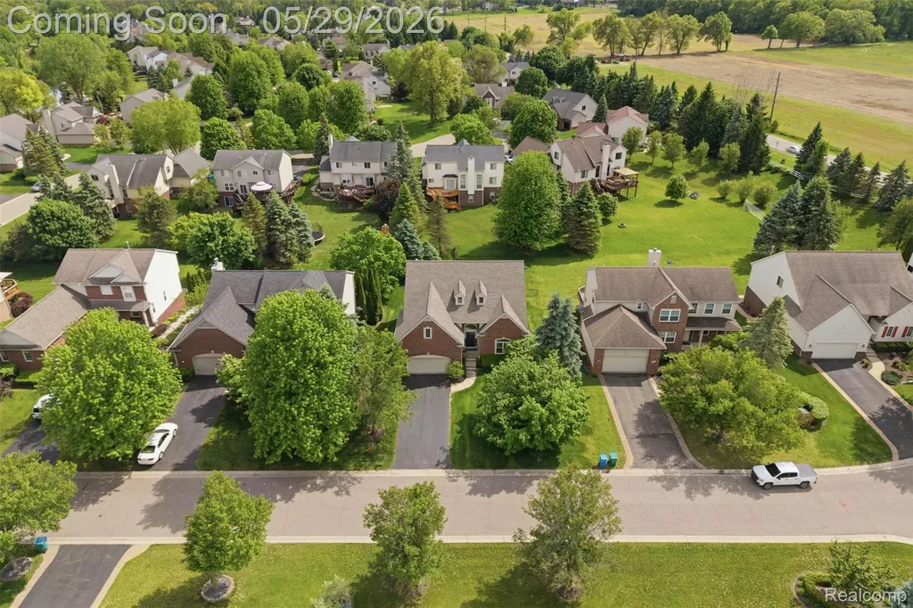 735 Kentbrook Drive Commerce Charter Township MI 48382
