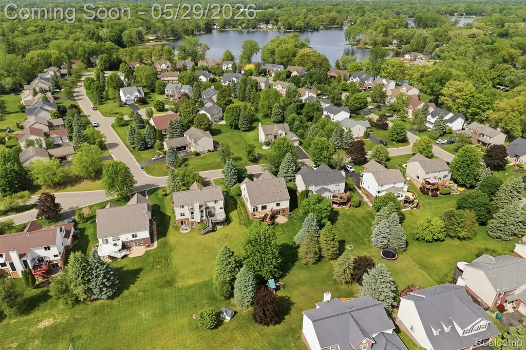 735 Kentbrook Drive Commerce Charter Township MI 48382