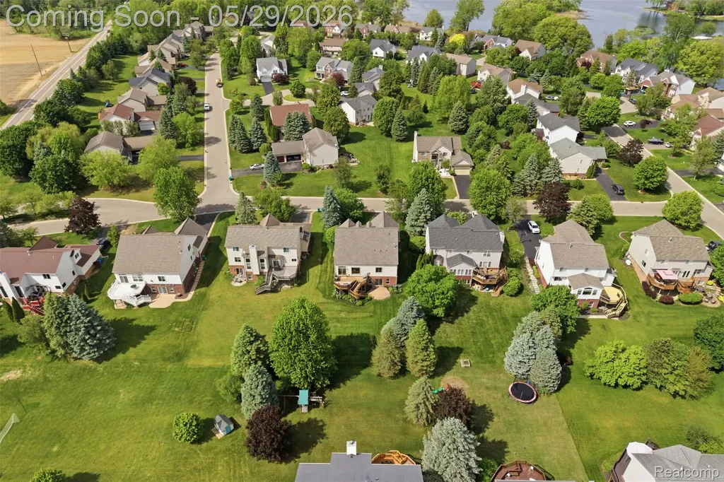 735 Kentbrook Drive Commerce Charter Township MI 48382
