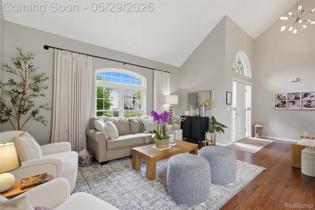 735 Kentbrook Drive Commerce Charter Township MI 48382