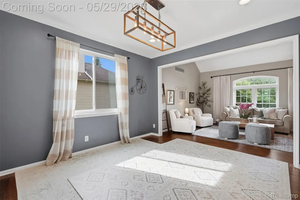 735 Kentbrook Drive Commerce Charter Township MI 48382