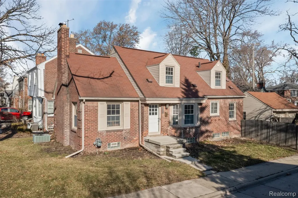 20701 Toles Lane Grosse Pointe Woods City MI 48236