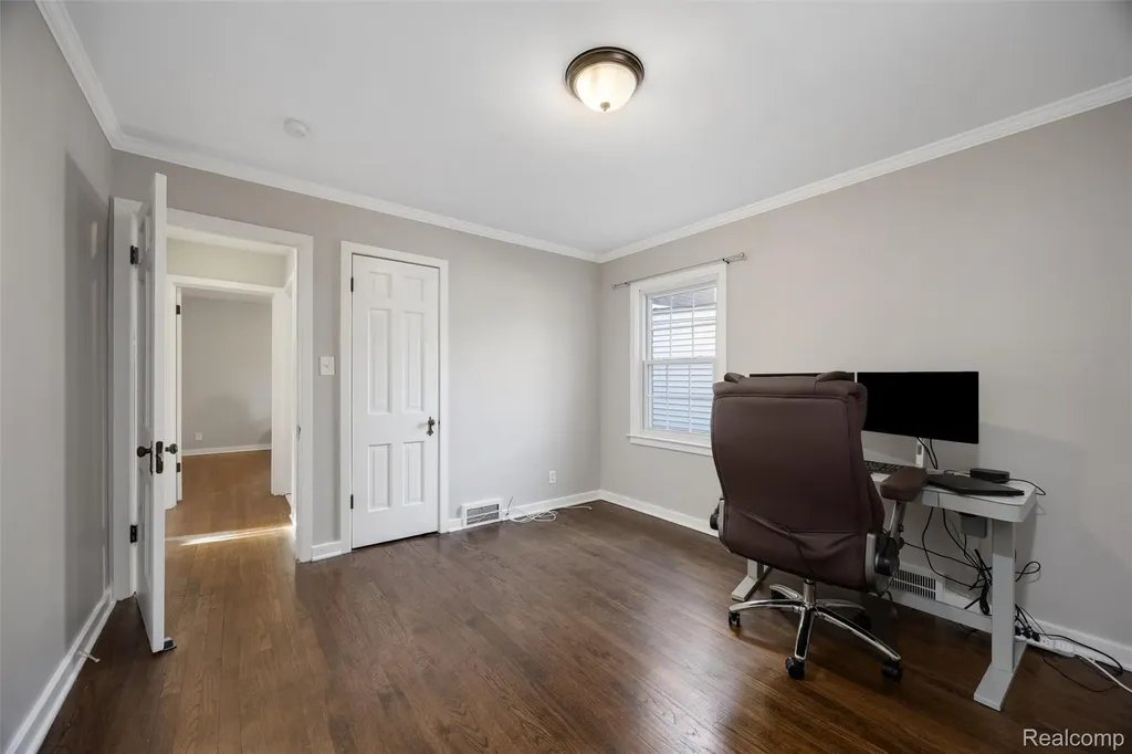 20701 Toles Lane Grosse Pointe Woods City MI 48236