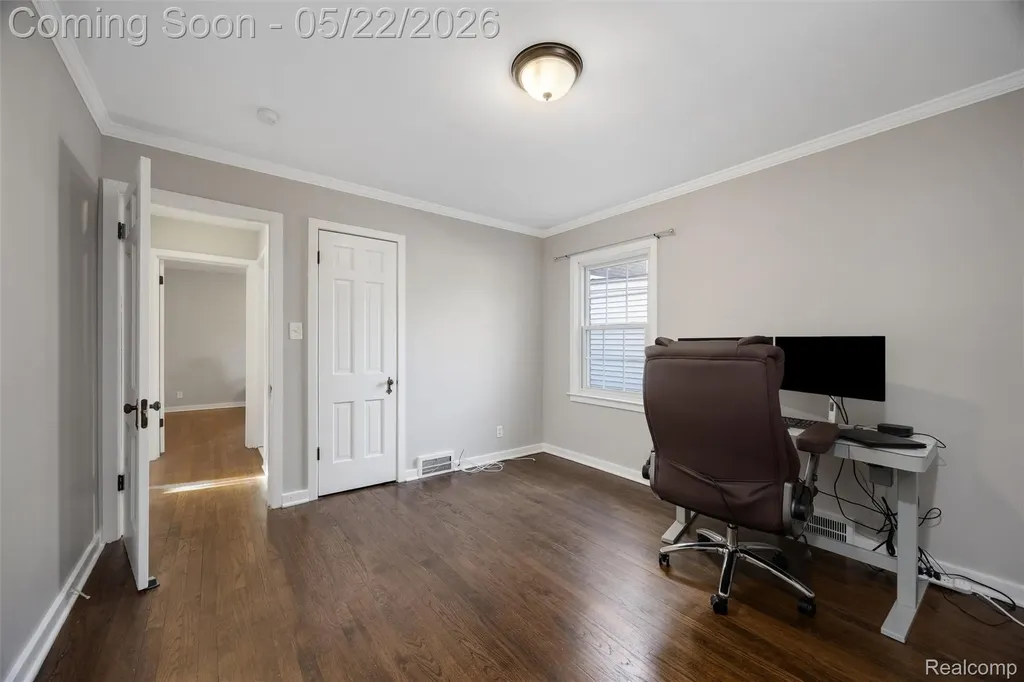 20701 Toles Lane Grosse Pointe Woods City MI 48236