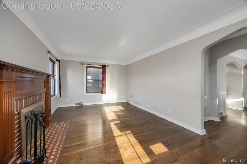 20701 Toles Lane Grosse Pointe Woods City MI 48236