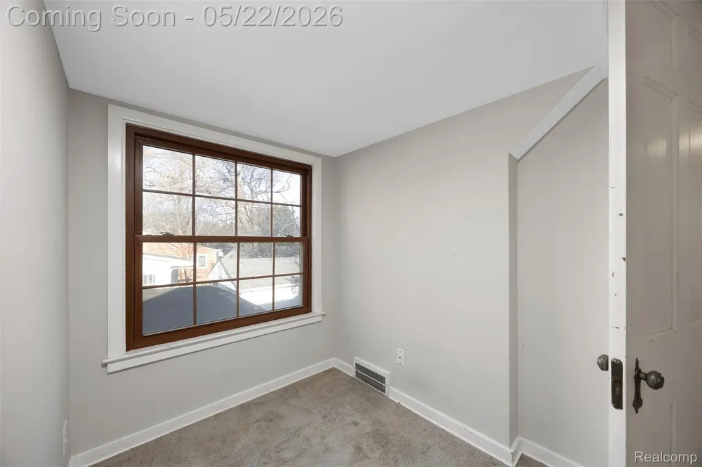 20701 Toles Lane Grosse Pointe Woods City MI 48236