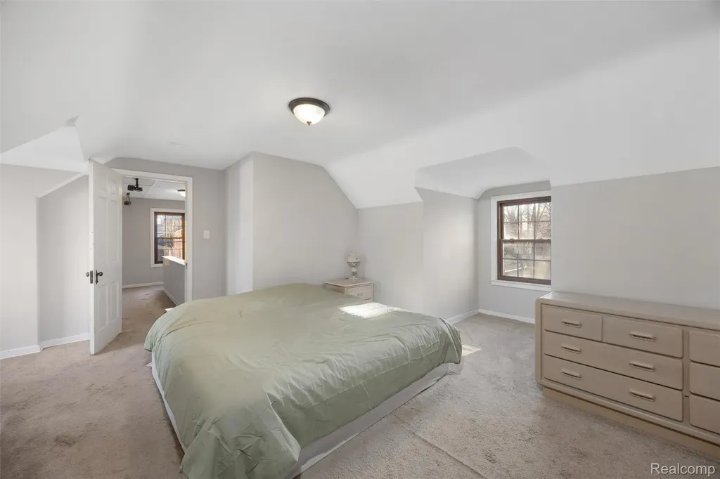 20701 Toles Lane Grosse Pointe Woods City MI 48236
