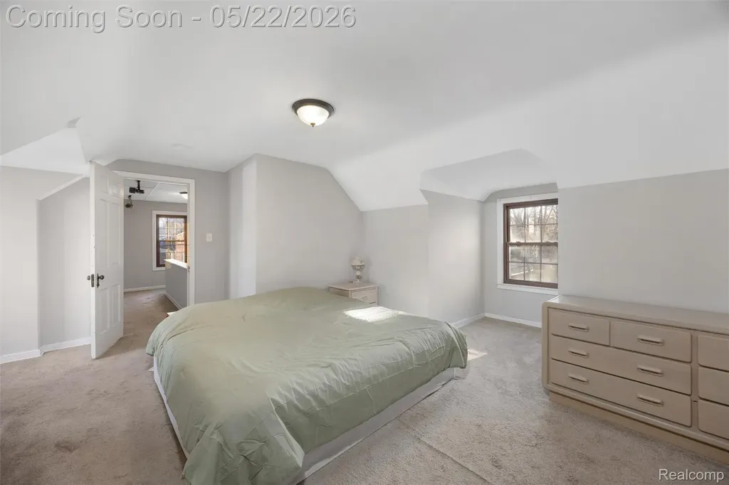 20701 Toles Lane Grosse Pointe Woods City MI 48236