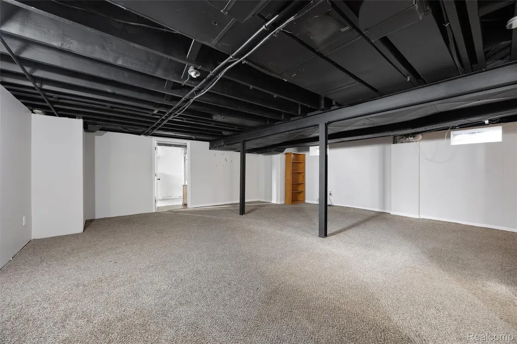 20701 Toles Lane Grosse Pointe Woods City MI 48236