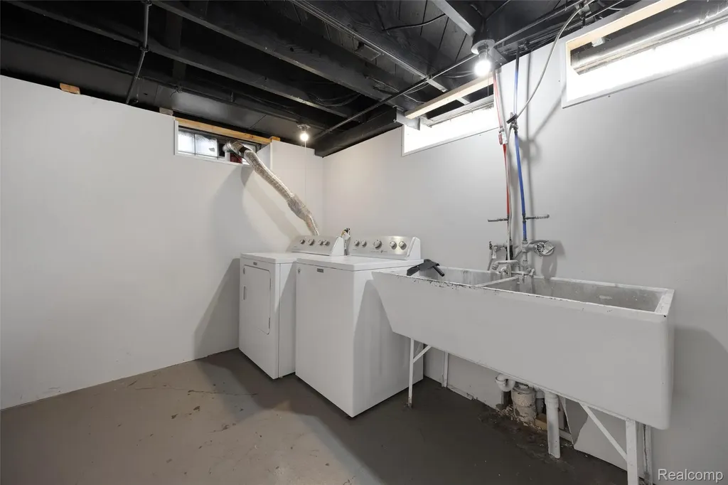 20701 Toles Lane Grosse Pointe Woods City MI 48236