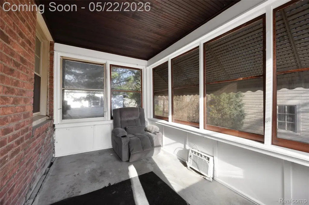 20701 Toles Lane Grosse Pointe Woods City MI 48236