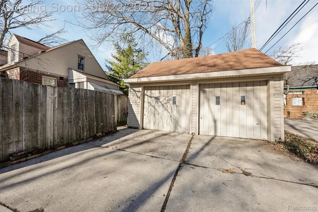 20701 Toles Lane Grosse Pointe Woods City MI 48236