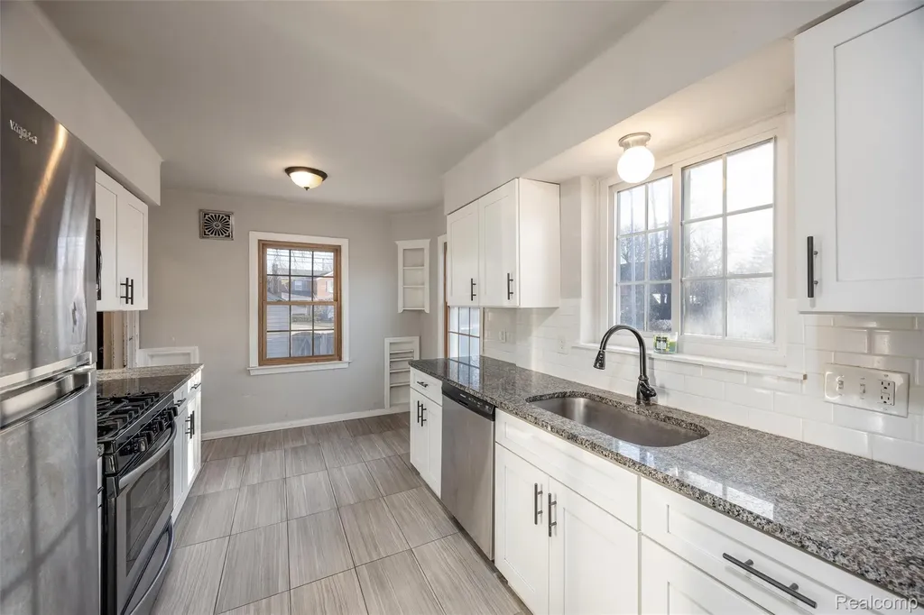 20701 Toles Lane Grosse Pointe Woods City MI 48236