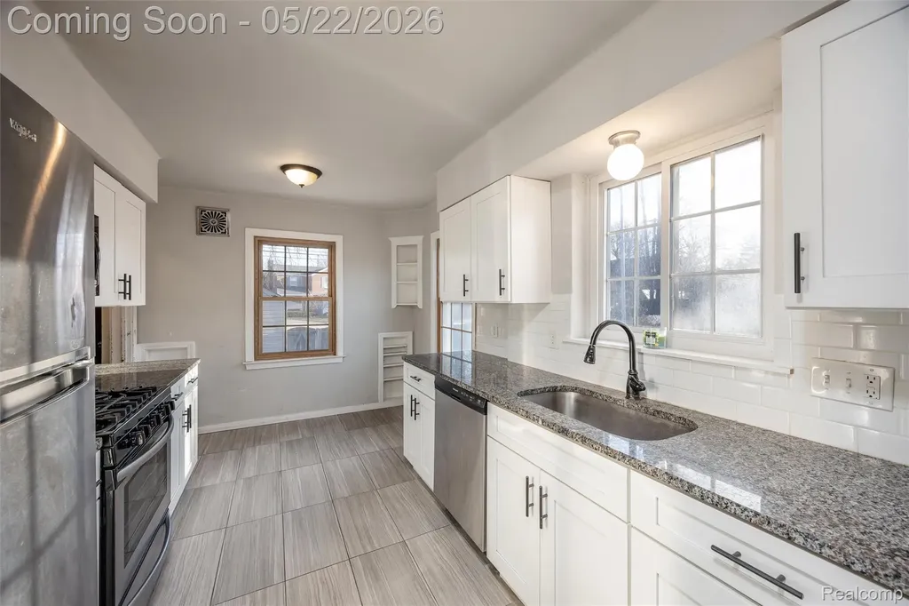 20701 Toles Lane Grosse Pointe Woods City MI 48236