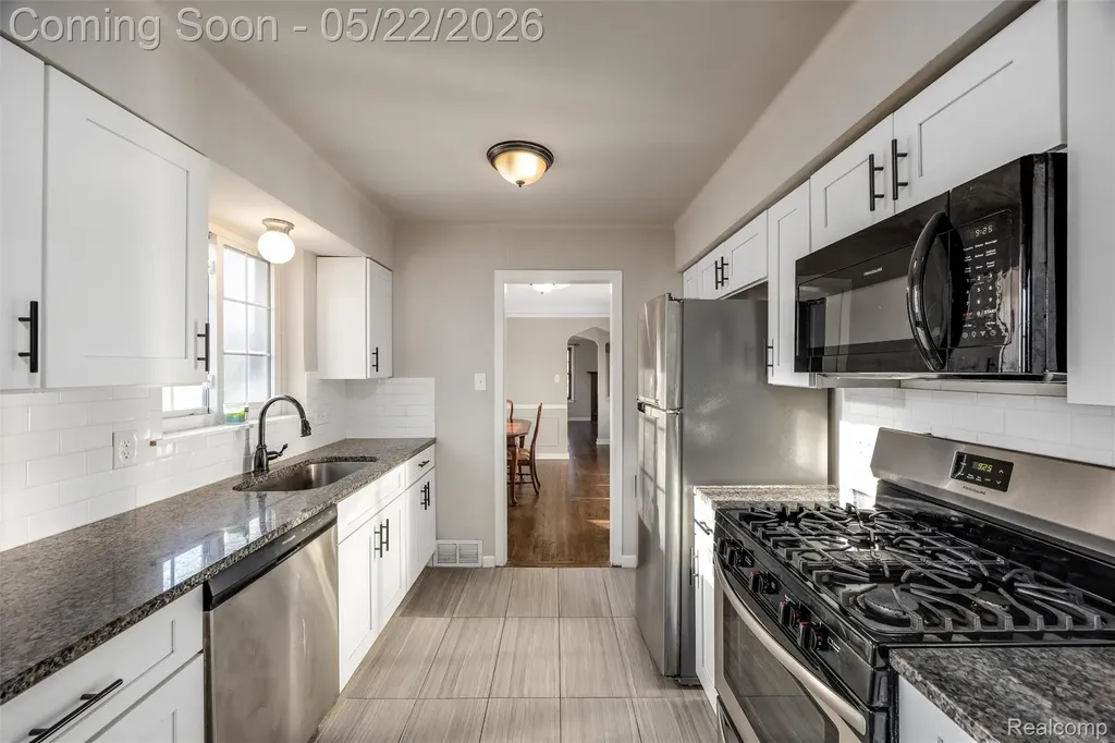 20701 Toles Lane Grosse Pointe Woods City MI 48236