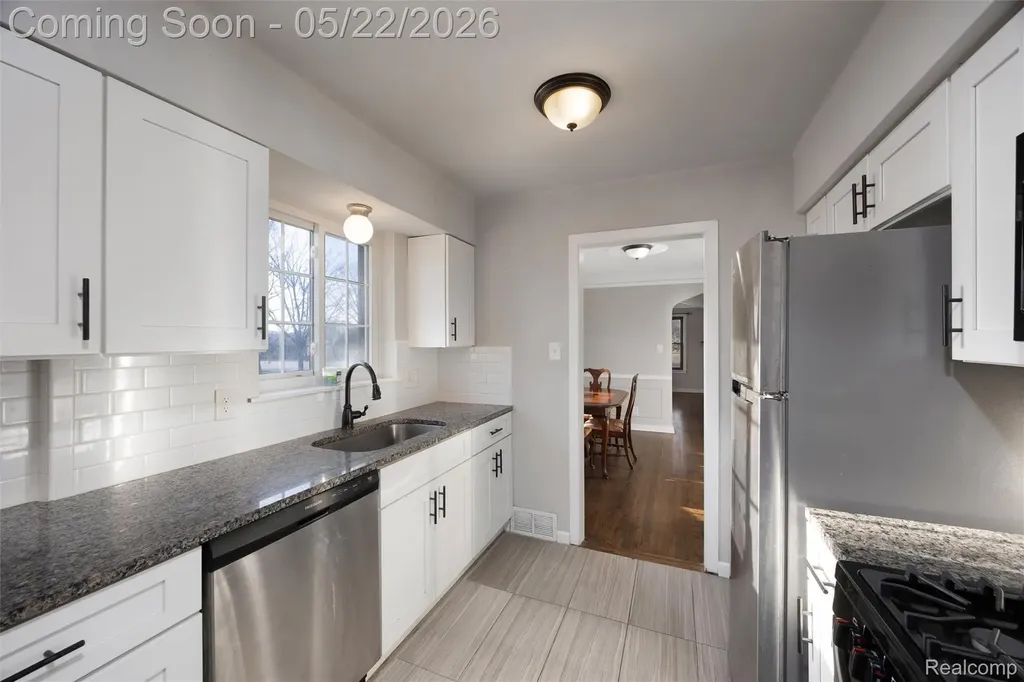 20701 Toles Lane Grosse Pointe Woods City MI 48236