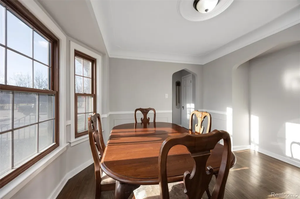 20701 Toles Lane Grosse Pointe Woods City MI 48236