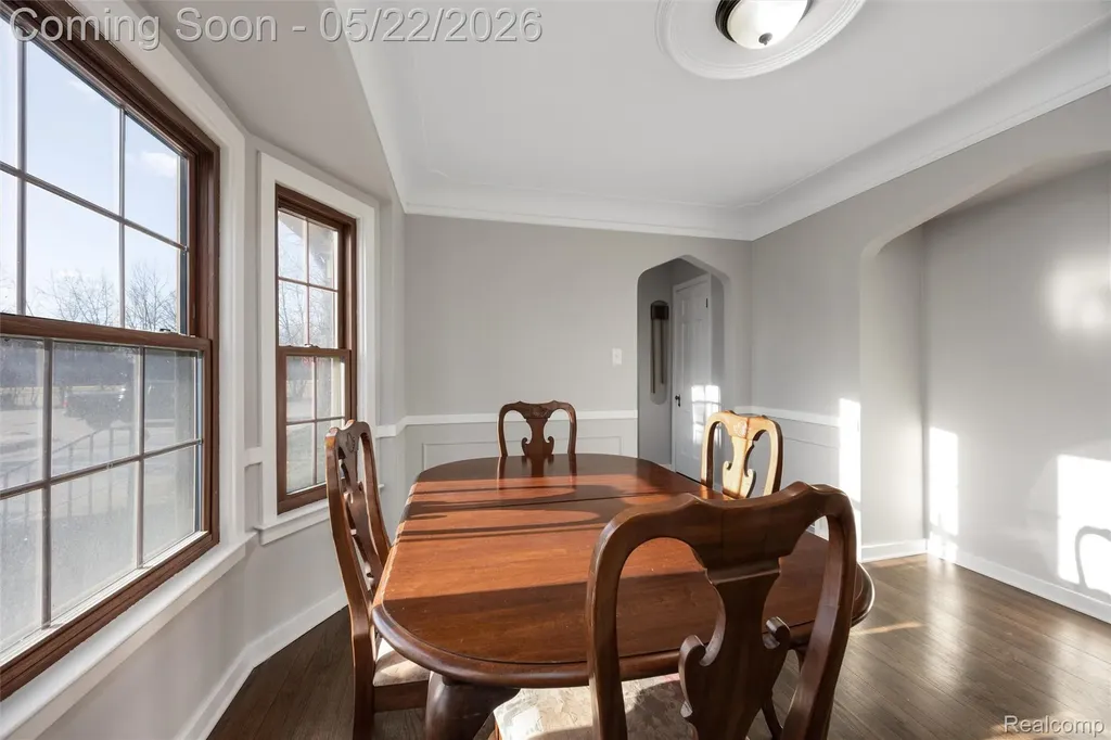 20701 Toles Lane Grosse Pointe Woods City MI 48236