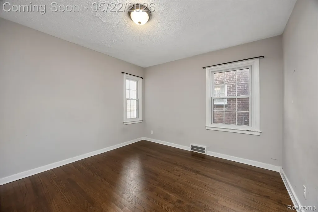 20701 Toles Lane Grosse Pointe Woods City MI 48236