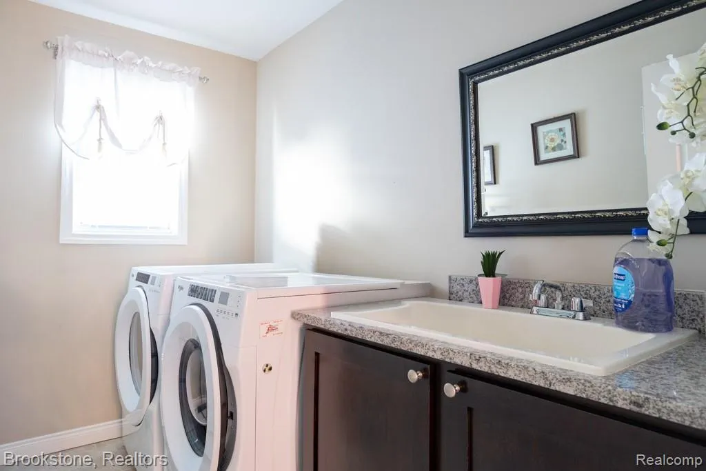 13809 Grandeur Avenue Shelby Charter Township MI 48315
