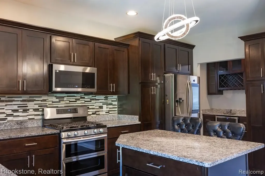 13809 Grandeur Avenue Shelby Charter Township MI 48315
