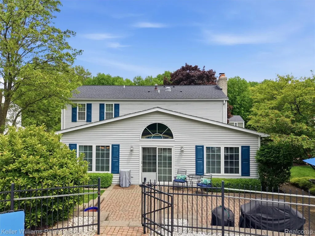 1351 W Fairview Lane Rochester Hills City MI 48306