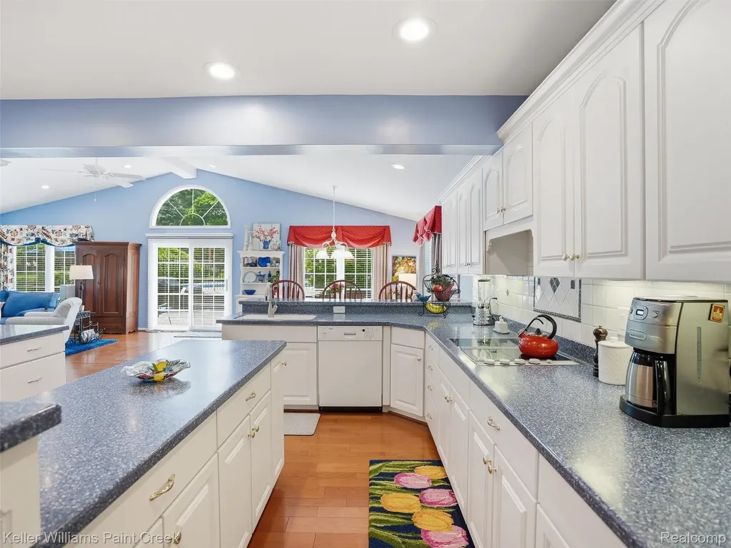 1351 W Fairview Lane Rochester Hills City MI 48306