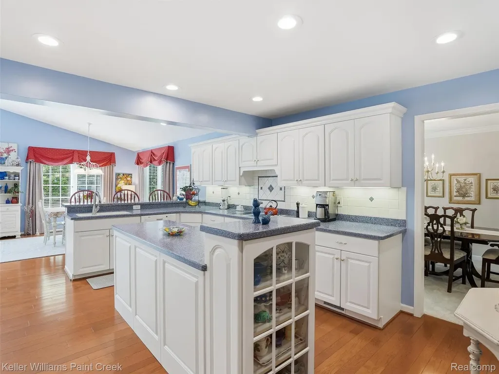 1351 W Fairview Lane Rochester Hills City MI 48306