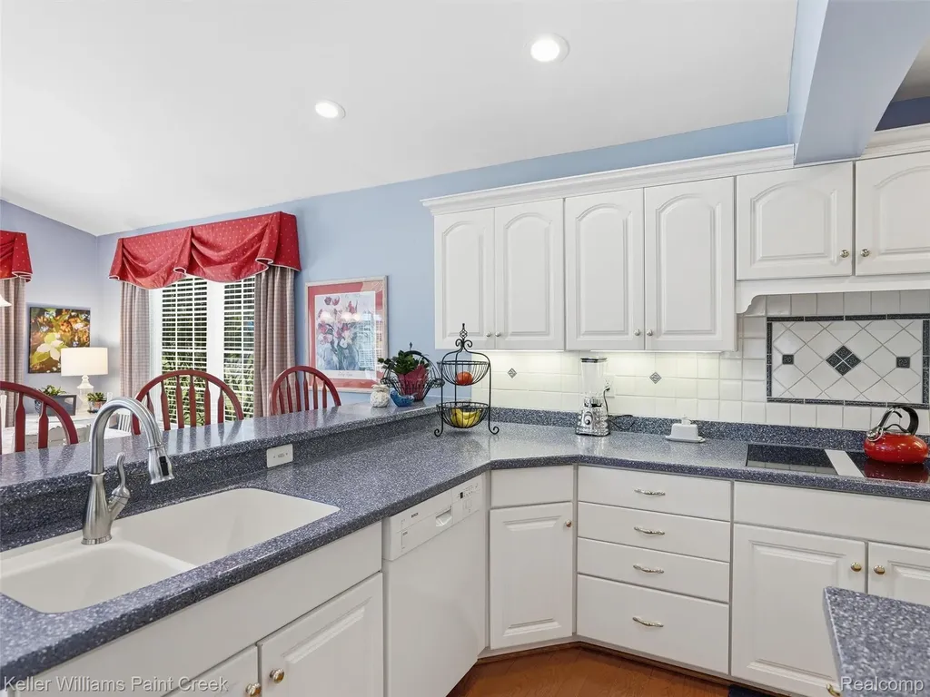 1351 W Fairview Lane Rochester Hills City MI 48306