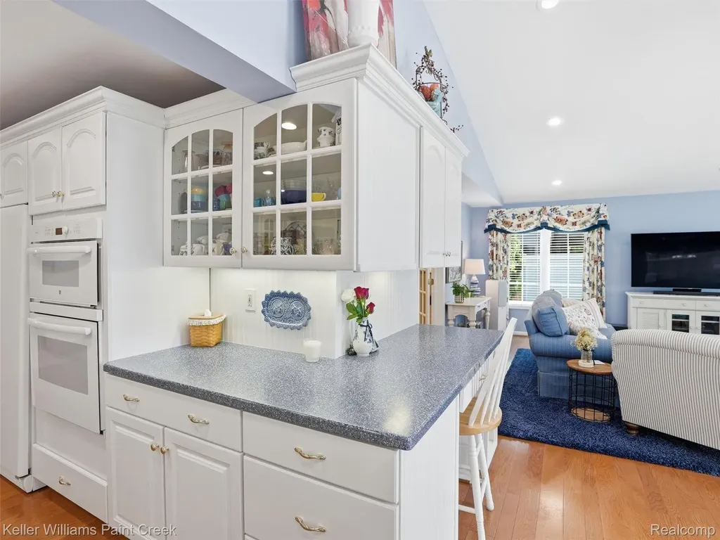 1351 W Fairview Lane Rochester Hills City MI 48306