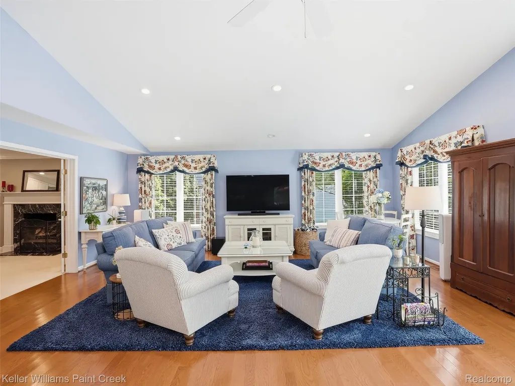 1351 W Fairview Lane Rochester Hills City MI 48306