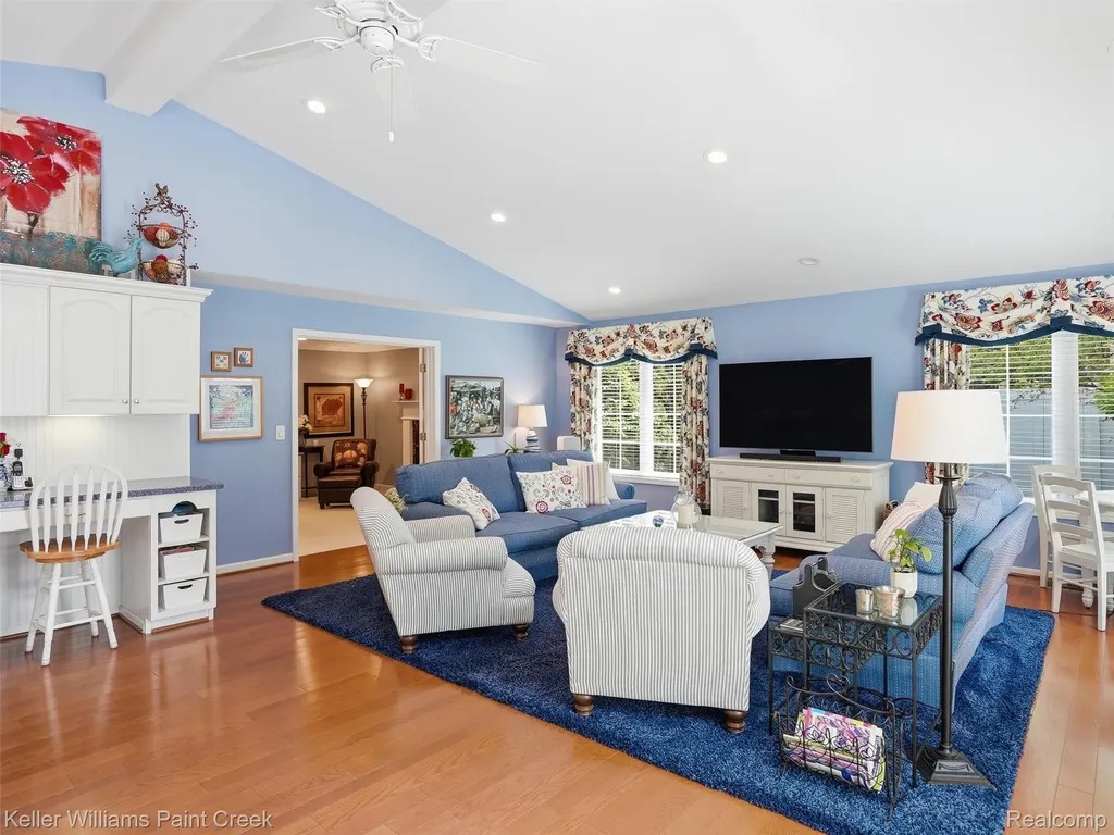 1351 W Fairview Lane Rochester Hills City MI 48306