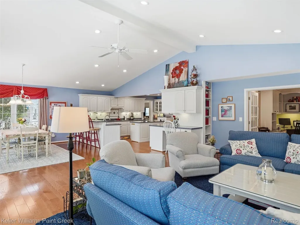 1351 W Fairview Lane Rochester Hills City MI 48306
