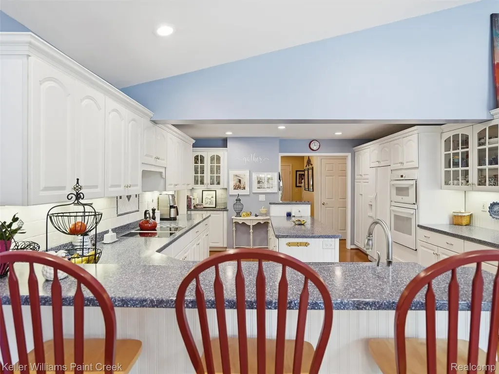 1351 W Fairview Lane Rochester Hills City MI 48306