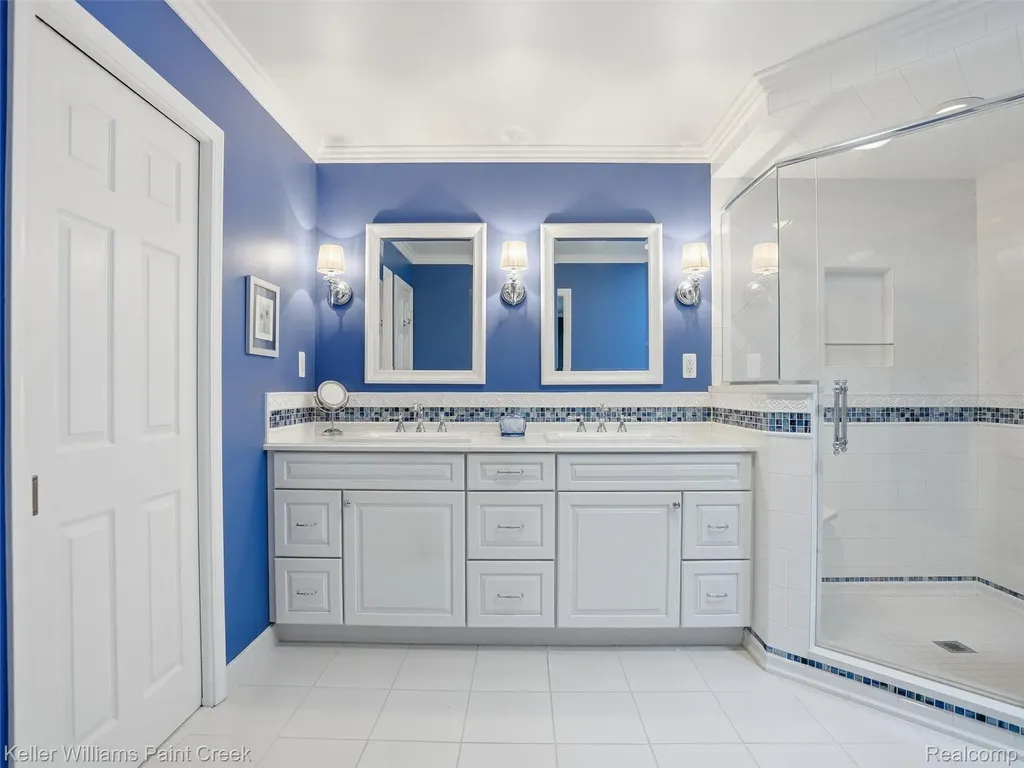 1351 W Fairview Lane Rochester Hills City MI 48306