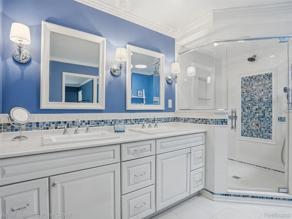 1351 W Fairview Lane Rochester Hills City MI 48306